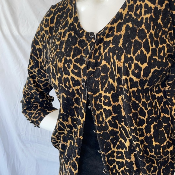 GRACE Soft Leopard Sweater Black Glass Buttons  3/4 Sleeves Like New size M - Picture 2 of 5